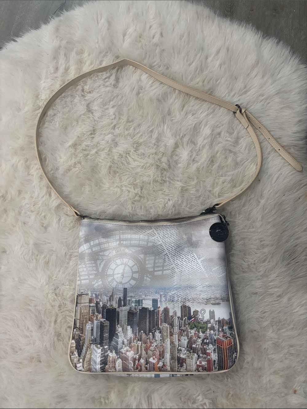 Cityscape Print Beige Crossbody Bag with Adjustable Strap - Picture 3 of 5